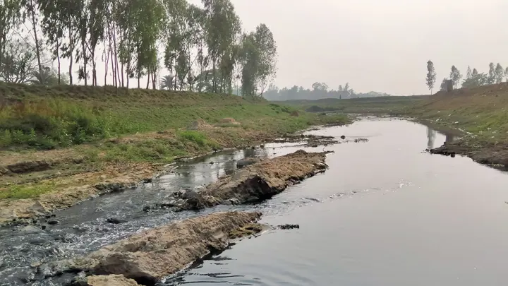নাব্যতা-সংকটে সুতাং নদী এখন মরা খাল