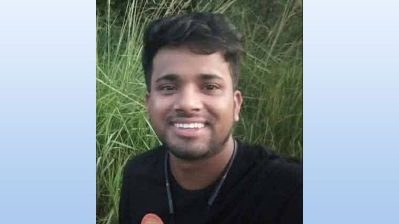 রিকশাচালক বাবার সন্তান তাপসের শিক্ষক হওয়ার স্বপ্নভঙ্গ।