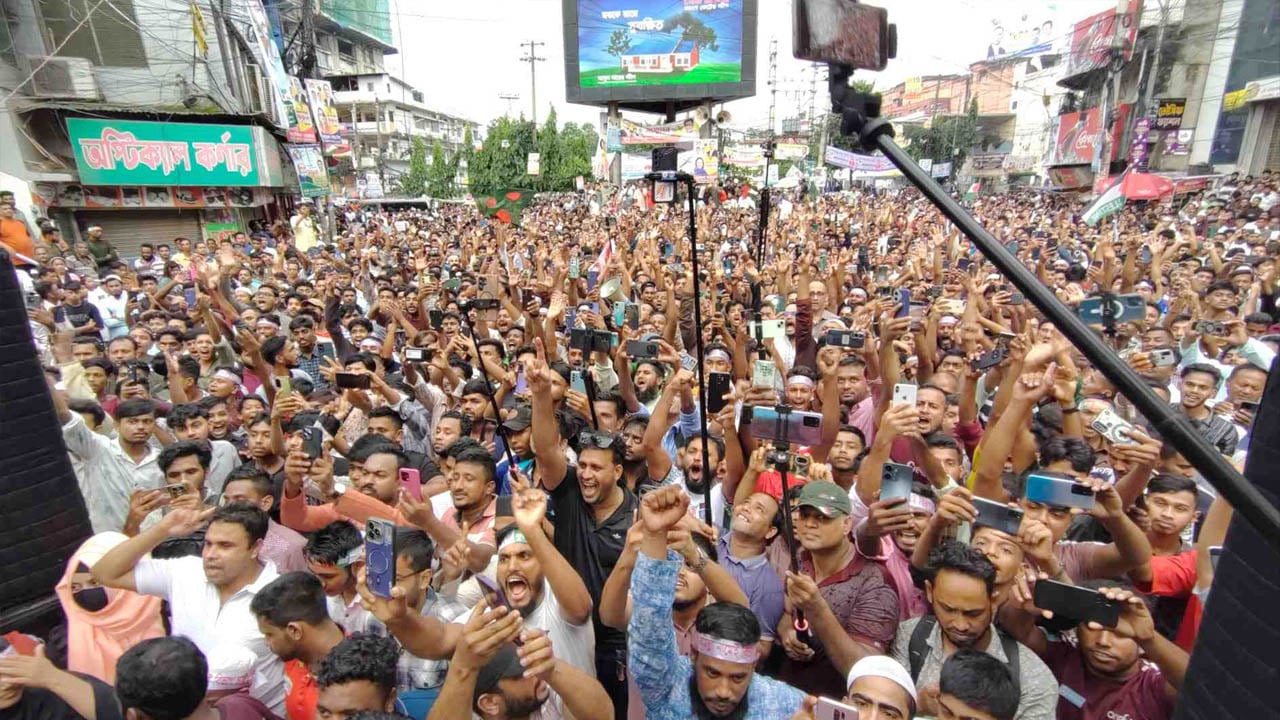 কুমিল্লাকে বিভাগ ঘোষণা না করলে মহাসড়ক ব্লকের হুঁশিয়ারি
