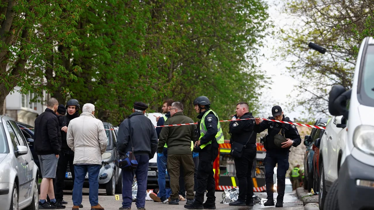 ইউক্রেনে বন্দুকধারীর হামলায় নিহত ৬, আহত ১৪