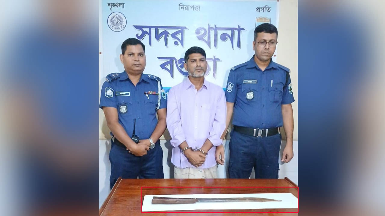 দলিল লেখক সমিতির নির্বাচনে দেশীয় অস্ত্র হাতে মহড়া দেওয়া রনি গ্রেপ্তার