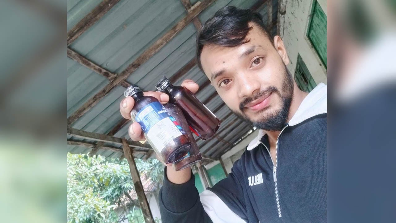 ডাকাতির প্রস্তুতিকালে ধরা পড়ল ফেনসিডিল হাতে সেলফি তোলা বিপ্লব