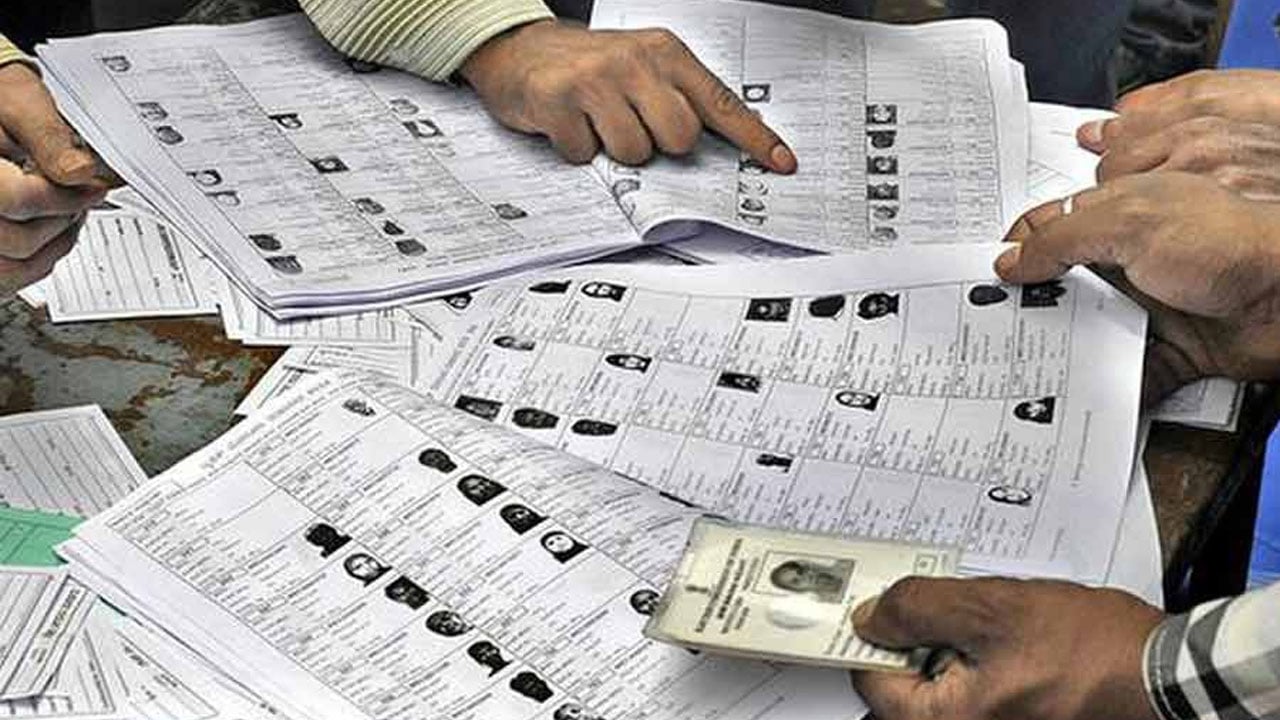 পশ্চিমবঙ্গে ভোটার তালিকা নিয়ে বিতর্ক, নির্বাচন ঘিরে বাড়ছে রাজনৈতিক উত্তেজনা