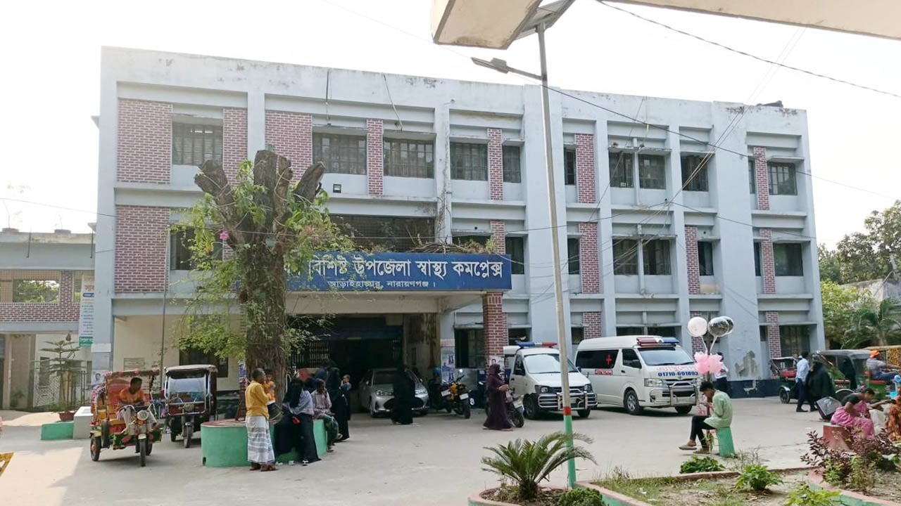 পাগলা কুকুরের কামড়ে আহত ১৬, আতঙ্কে তিন গ্রাম