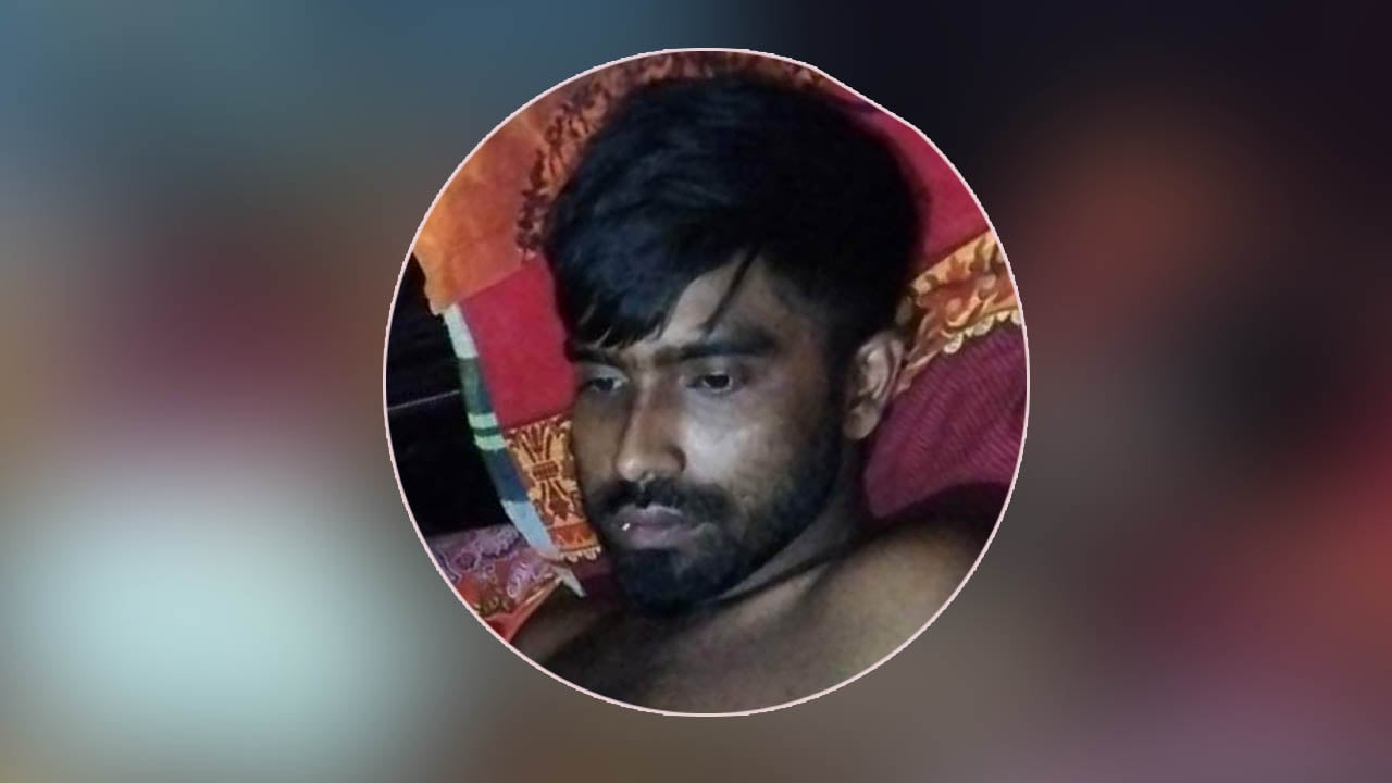 চিকিৎসা ব্যয় বহন করতে পারছেন না দগ্ধ জেলে বাদল