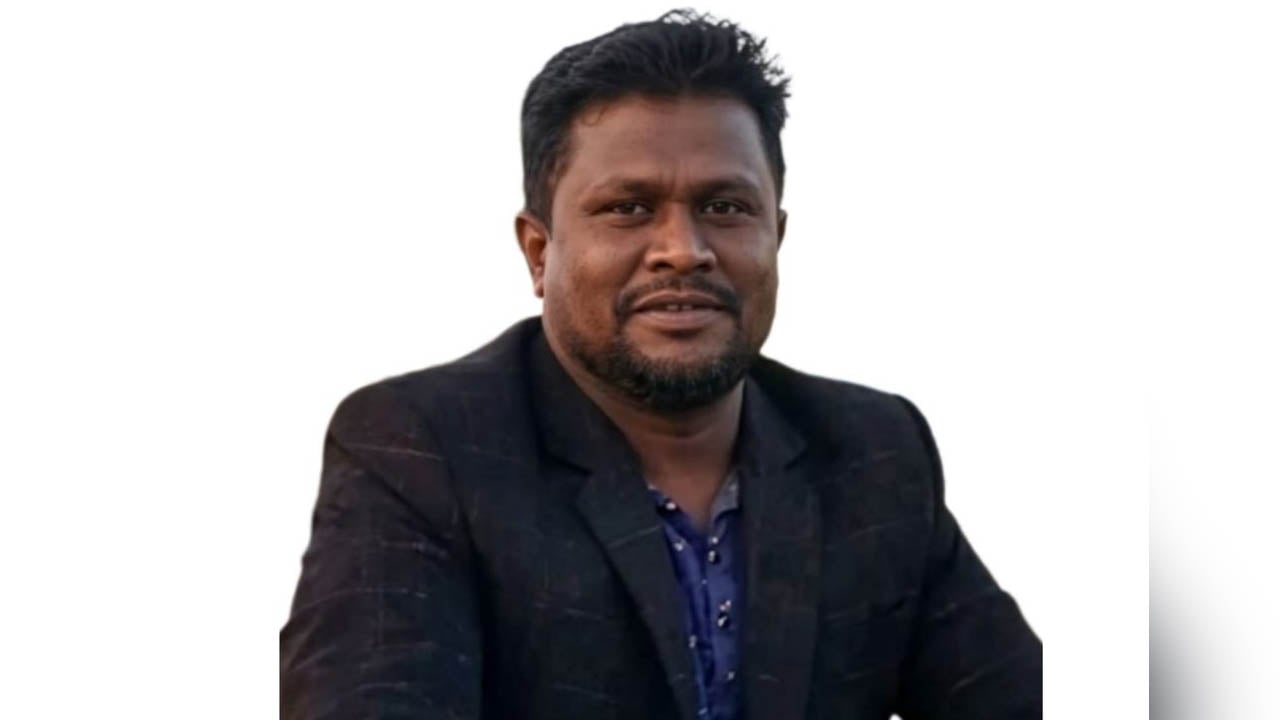 হাটহাজারীতে মেয়ের সামনে দর্জিকে কুপিয়ে হত্যা