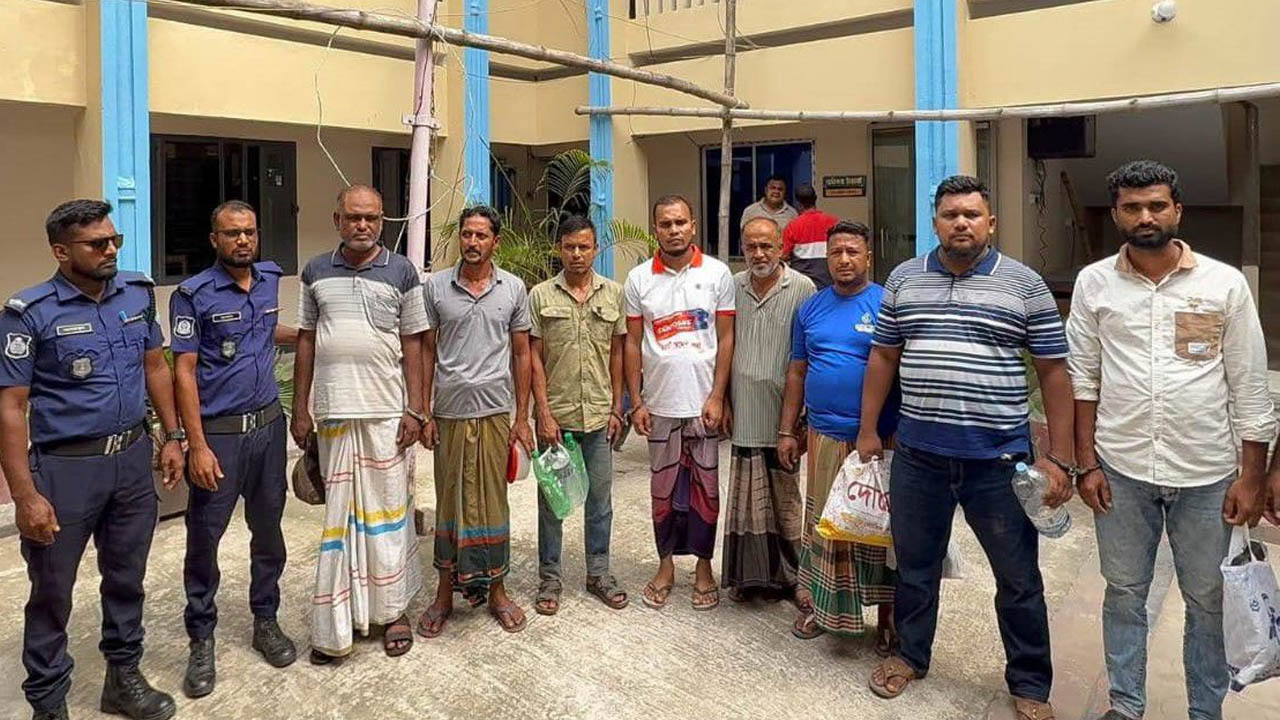 সন্ত্রাসবিরোধী আইনে আ. লীগ ও অঙ্গসংগঠনের ৮ নেতাকর্মী গ্রেপ্তার
