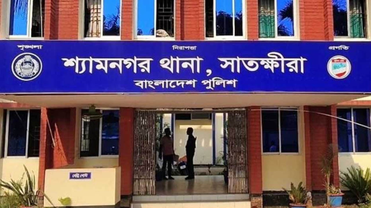 ঘেরের চিংড়ি লুটে বাধা, আটজনকে কুপিয়ে জখম করল যুবলীগের নেতাকর্মীরা