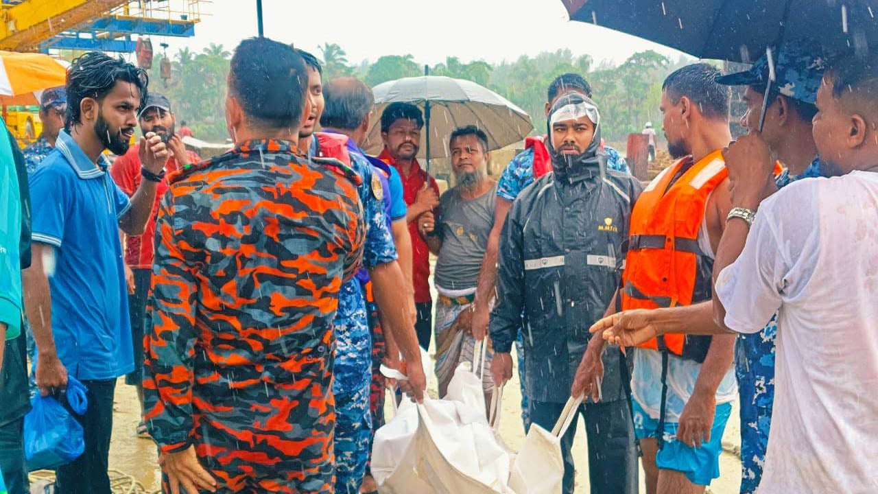কক্সবাজার সমুদ্রসৈকতে নিখোঁজের ২১ ঘণ্টা পর যুবকের লাশ উদ্ধার