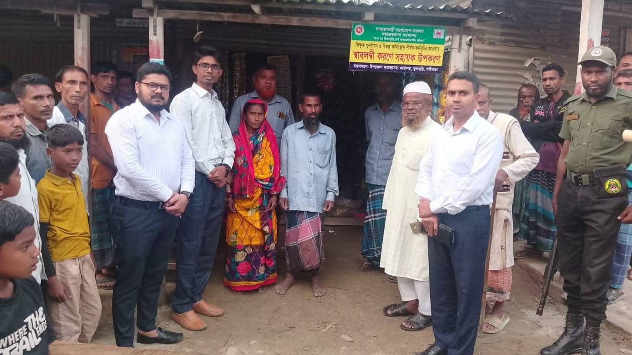 ভিক্ষুক পুনর্বাসনে ইউএনওর উদ্যোগে দোকানঘর ও পুঁজি প্রদান