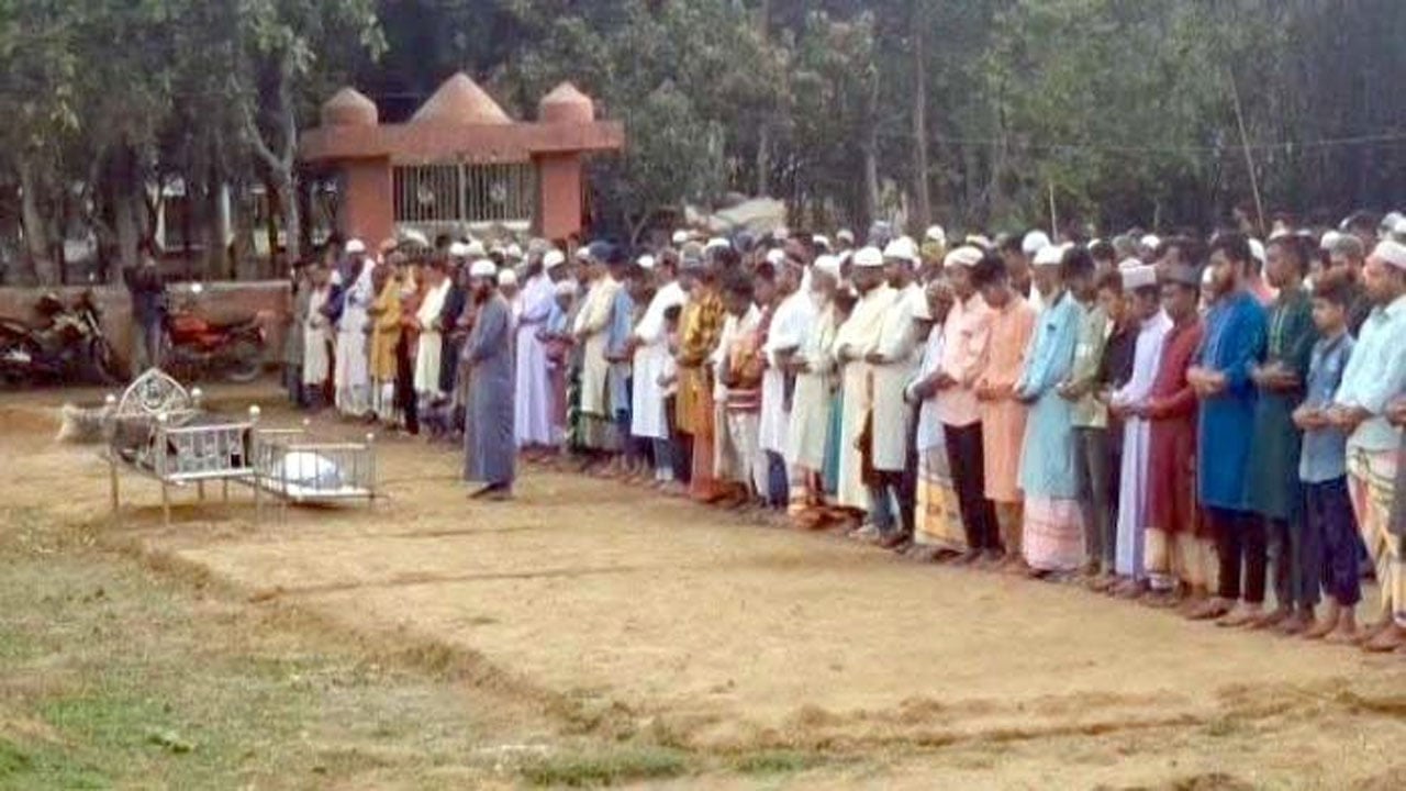 কালিহাতিতে ট্রেনে কাটা পড়ে নিহত ৫ জনের দাফন সম্পন্ন