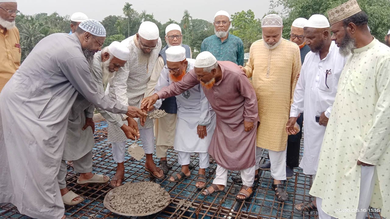 পীরগাছায় হাজী কল্যাণ সংস্থার নতুন ভবনের ছাদ ঢালাই উদ্বোধন