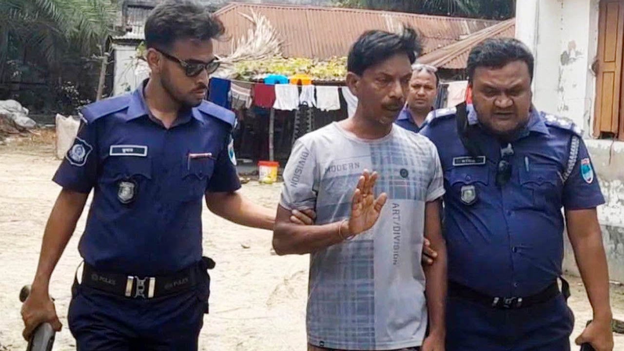 ইসলাম ধর্ম নিয়ে কটূক্তির অভিযোগে প্রশান্ত কুমার আটক