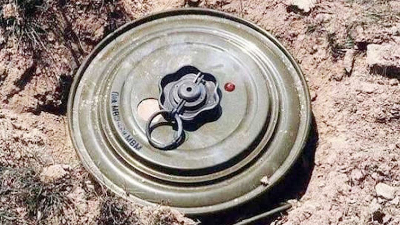 মিয়ানমারে ল্যান্ডমাইন বিস্ফোরণে রোহিঙ্গা যুবকের পা বিচ্ছিন্ন