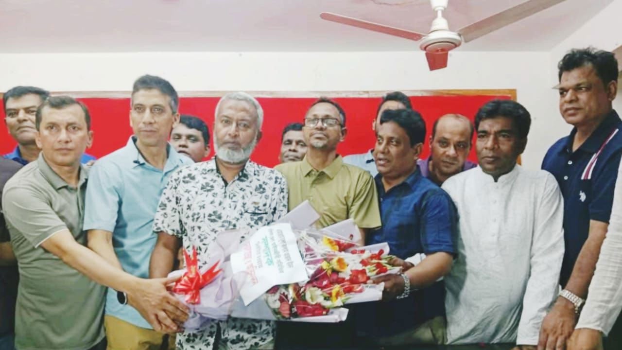 বরিশাল জেলা আইনজীবী সমিতির সভাপতি আজাদ-সম্পাদক ইমন
