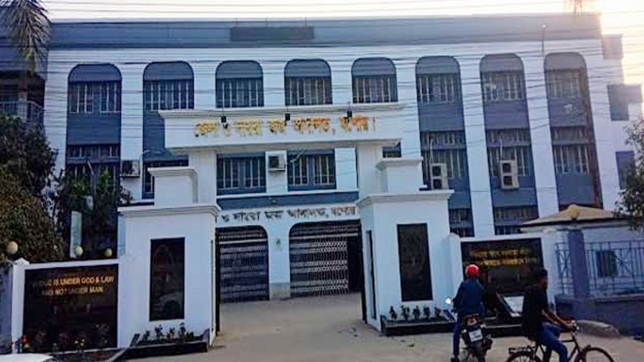 যশোরে বিচারকের বিরুদ্ধে আদালতে অভিযোগ, বাদী গ্রেপ্তার