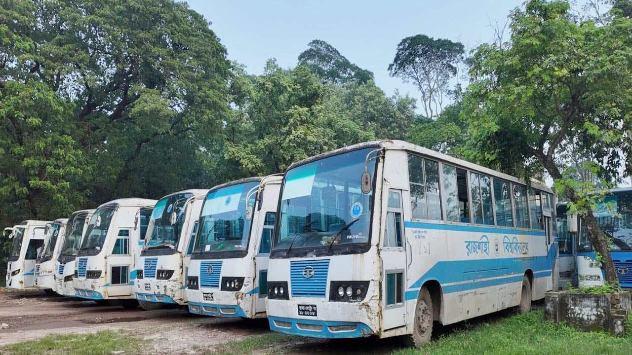 ঈদযাত্রায় শিক্ষার্থীদের জন্য বাস সুবিধা রাখেনি রাবি প্রশাসন