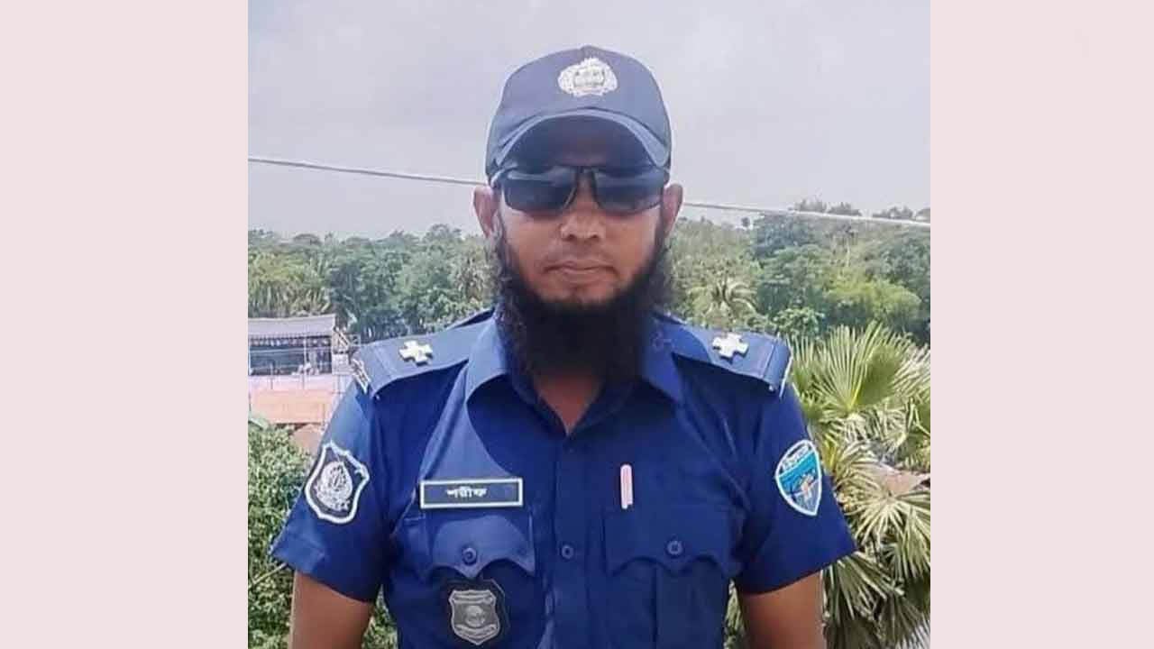 কুমিল্লায় ডিউটিরত পুলিশ কর্মকর্তাকে ছুরিকাঘাত