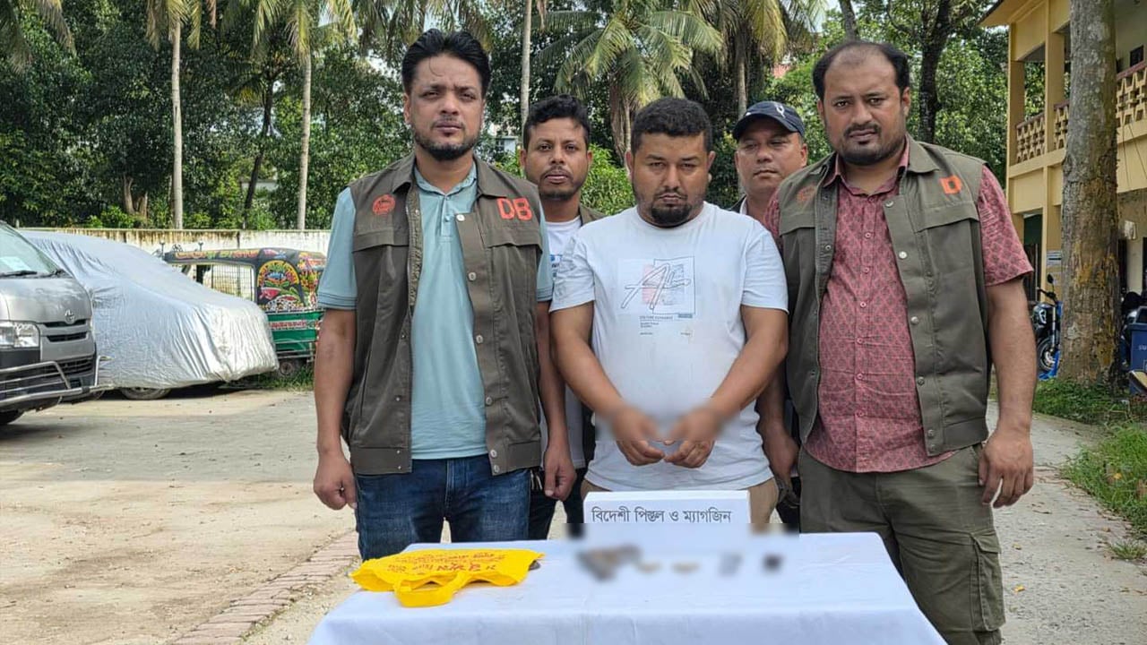কুমিল্লায় স্কুলছাত্র গুলিবিদ্ধের ঘটনায় ২৫ মামলার আসামি গ্রেপ্তার