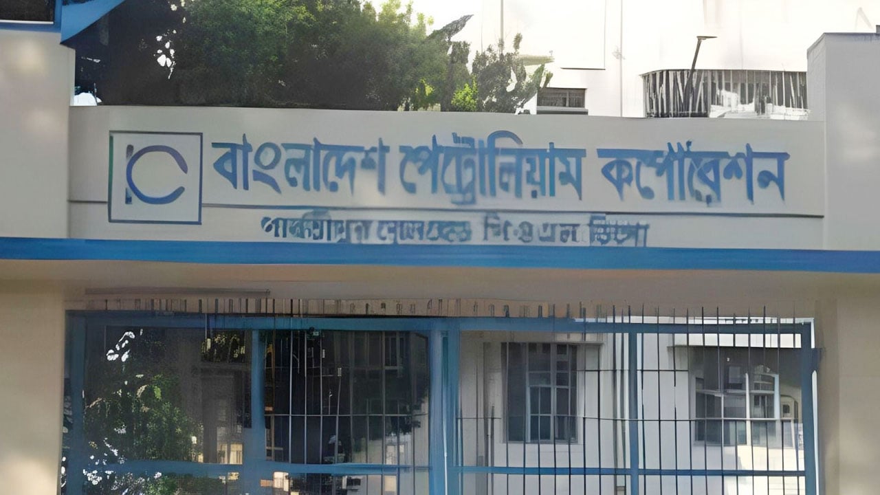 ভারত থেকে আরো ৭ হাজার মেট্রিক টন ডিজেল আসছে পার্বতীপুরে