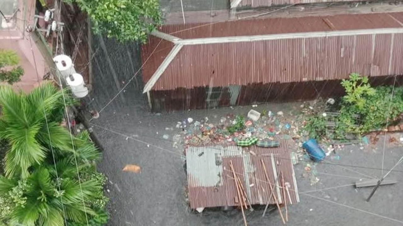 টানা বর্ষণে কালিয়াকৈরে জলাবদ্ধতা, পানিবন্দি লক্ষাধিক মানুষ