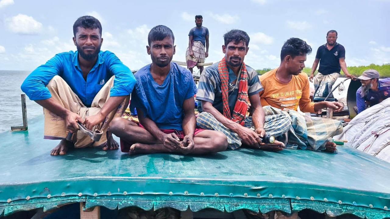 পূর্ব সুন্দরবনে বনদস্যু বাহিনীর সঙ্গে বন্দুকযুদ্ধ, জিম্মি ৪ জেলে উদ্ধার