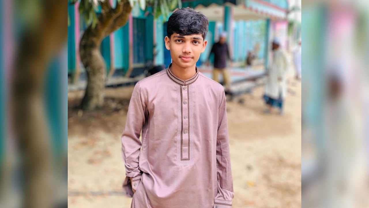 মায়ের হজ শেষে ফেরার পথে সড়ক দুর্ঘটনায় কিশোর নিহত, আহত ৪