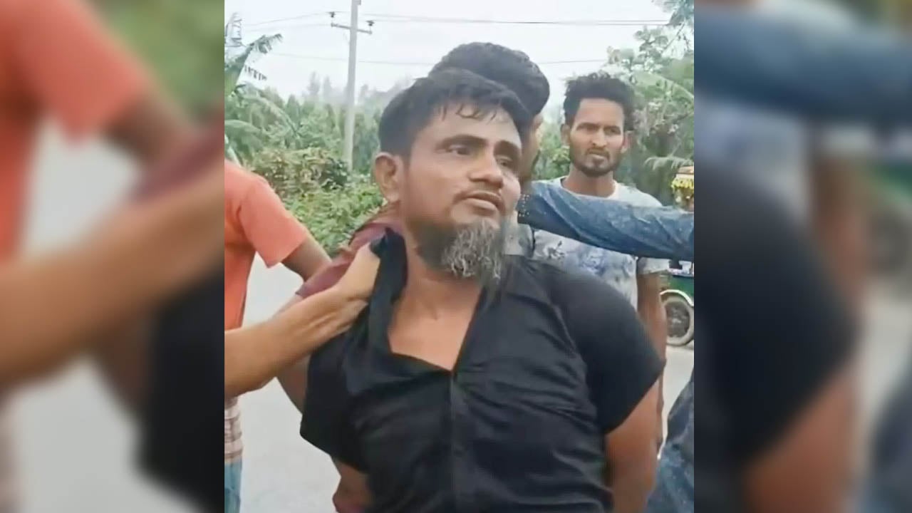 মাইক্রোবাসে ভরে বৃদ্ধকে গুমের চেষ্টা, চালক আটক
