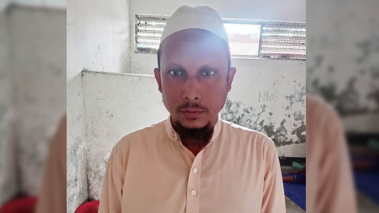 দেশের প্রখ্যাত আলেমকে পিটিয়ে গুরুতর আহত করার অভিযোগে গ্রেপ্তার ১