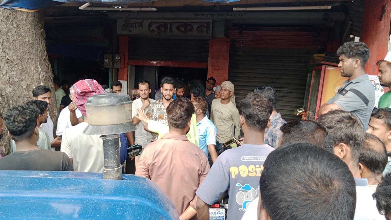 বসতবাড়ি থেকে ২৮ ব্যারেল তেল উদ্ধার, আটক ১