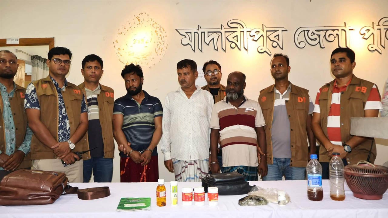 চেতনানাশক বিষাক্ত হালুয়াসহ আন্তঃজেলা অজ্ঞানপার্টির ৩ সদস্য গ্রেপ্তার