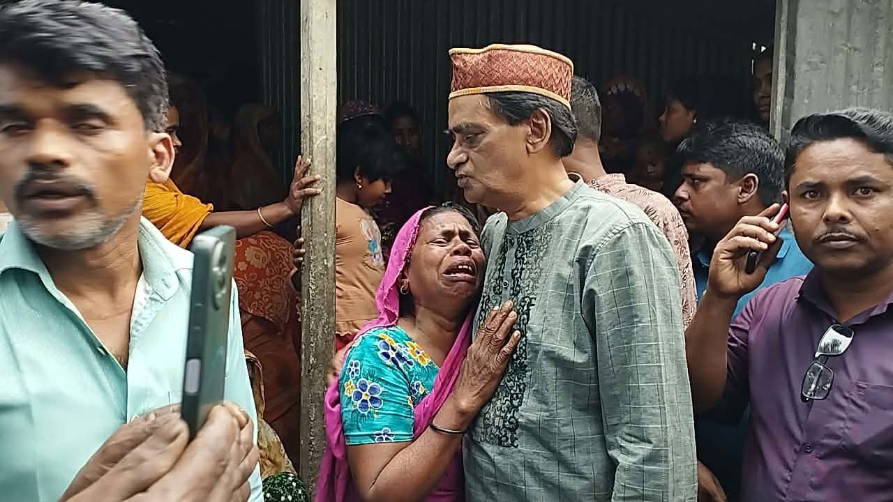 বালিয়াকান্দিতে বাস চালক আরমানের বাড়িতে আহাজারি