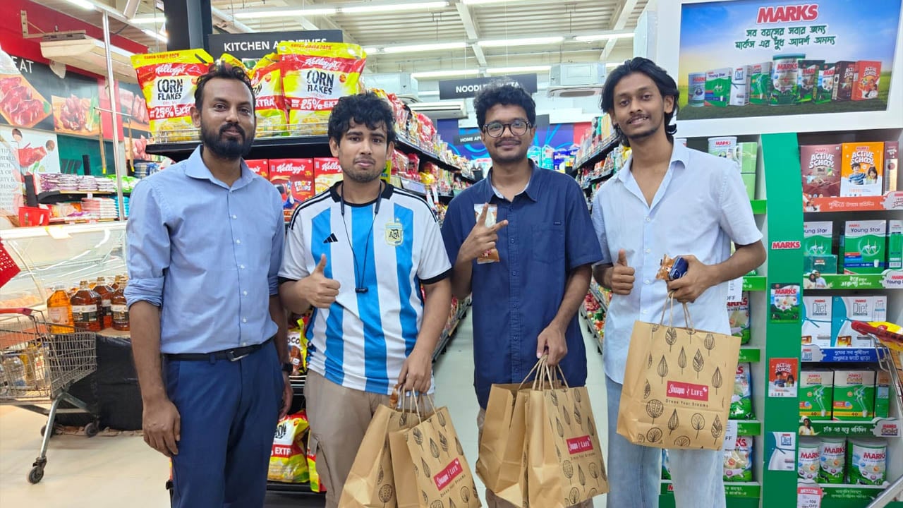 স্বপ্নের লোগো নিয়ে ব্যতিক্রমী ফটোগ্রাফি, সম্মাননা পেলেন চুয়েট শিক্ষার্থী