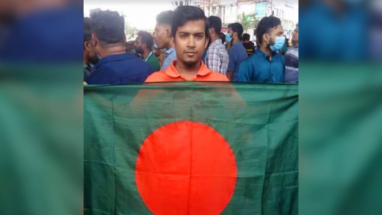শেখ হাসিনাসহ পলাতক ১৭৮ আসামিকে আদালতে হাজির হতে পত্রিকায় বিজ্ঞপ্তি