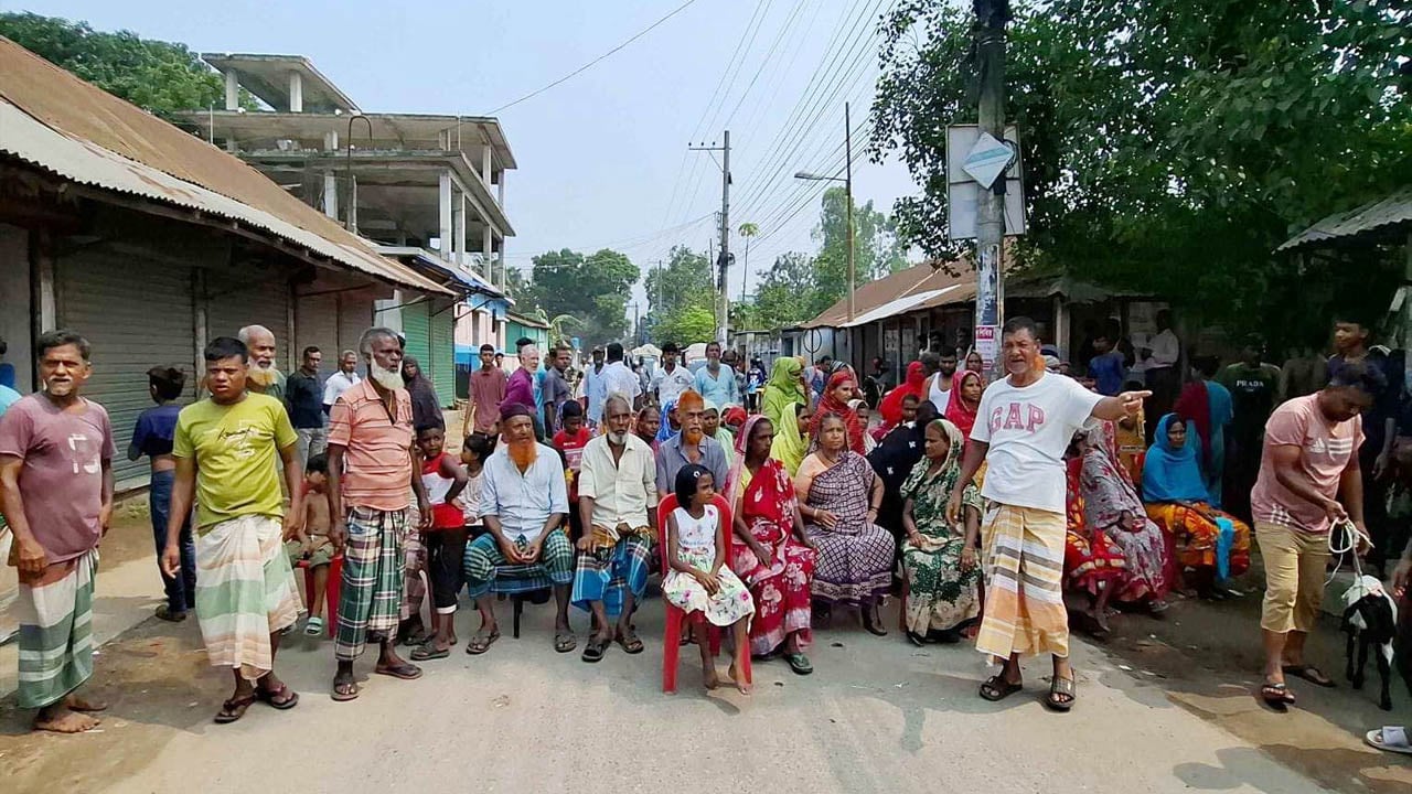 সৈয়দপুরে বিদ্যুতের দাবিতে পাঁচ ঘণ্টা সড়ক অবরোধ