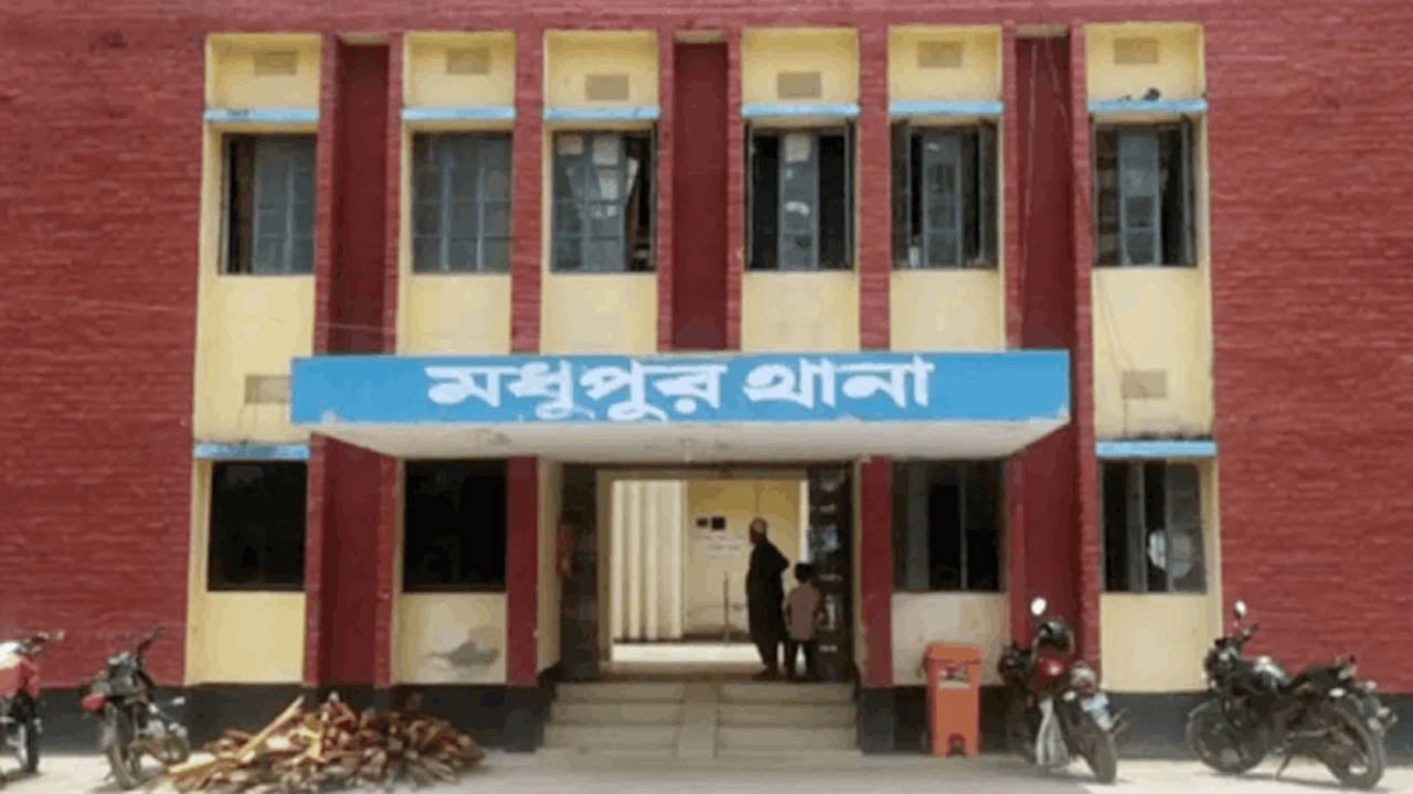 বিদ্যুতের খুঁটির তারে বিদ্যুৎস্পর্শে যুবকের মৃত্যু