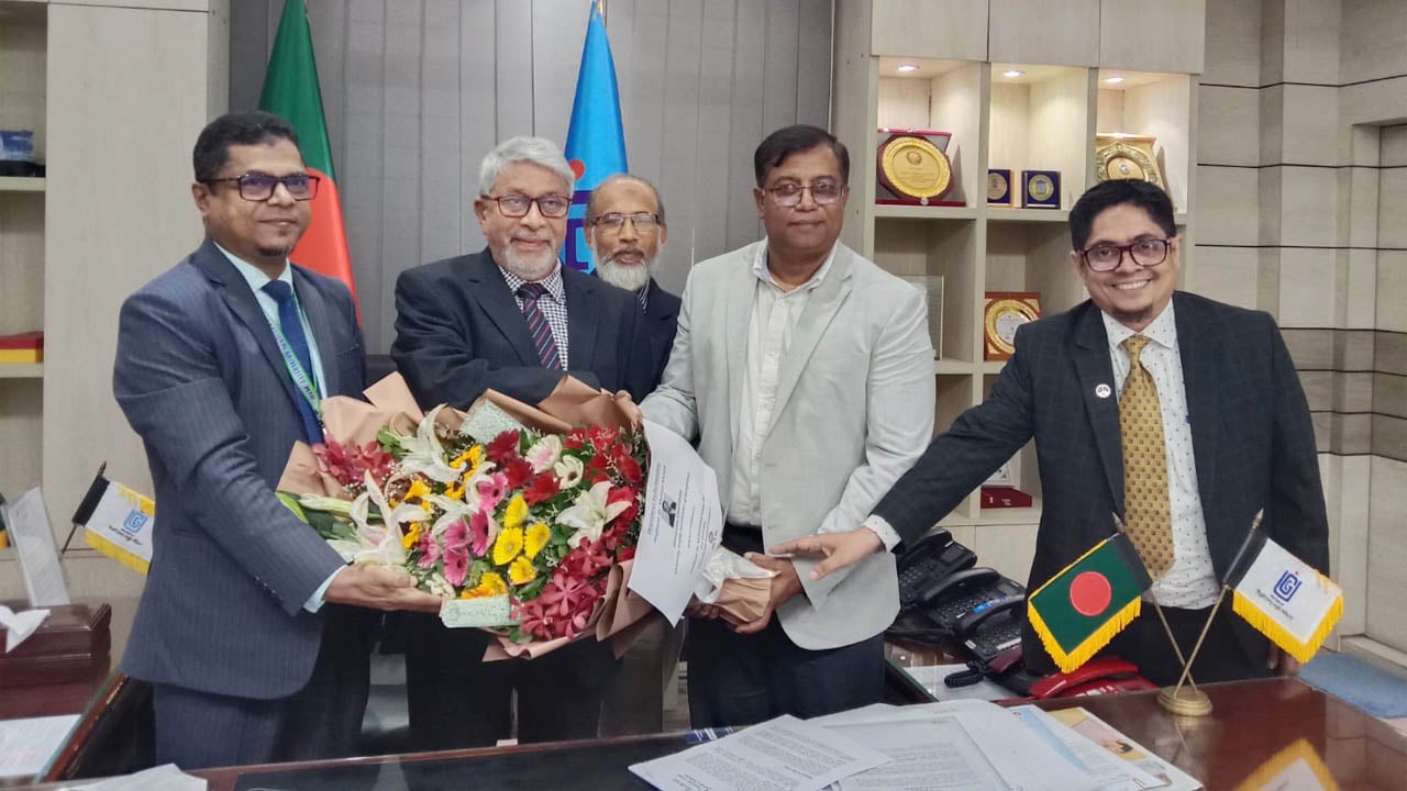 ইউজিসি চেয়ারম্যানের সঙ্গে মানারাত ইউনিভার্সিটি উপাচার্যের সৌজন্য সাক্ষাৎ