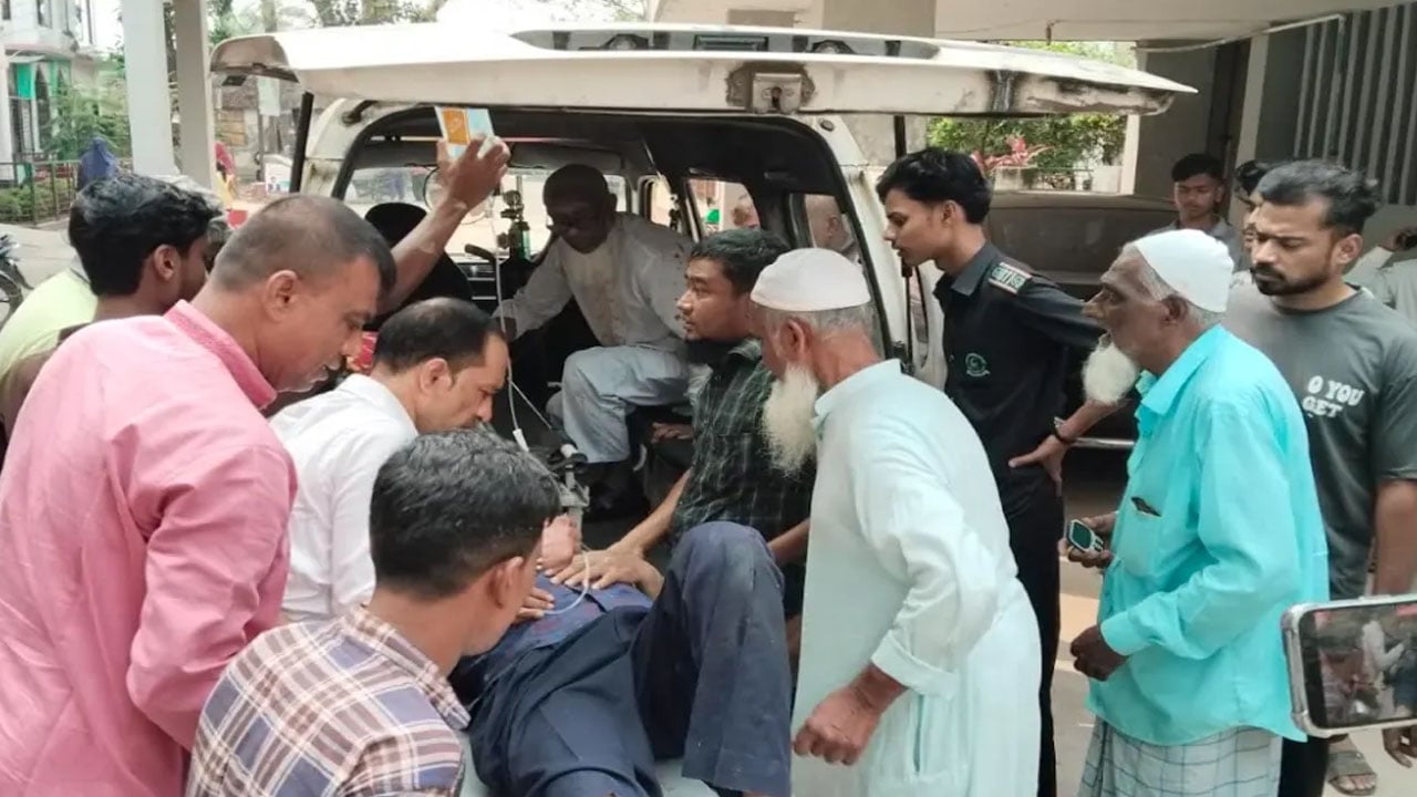 মুক্তিযোদ্ধাকে পিটিয়ে হাত-পা ভেঙে দিল ছাত্রলীগ নেতা