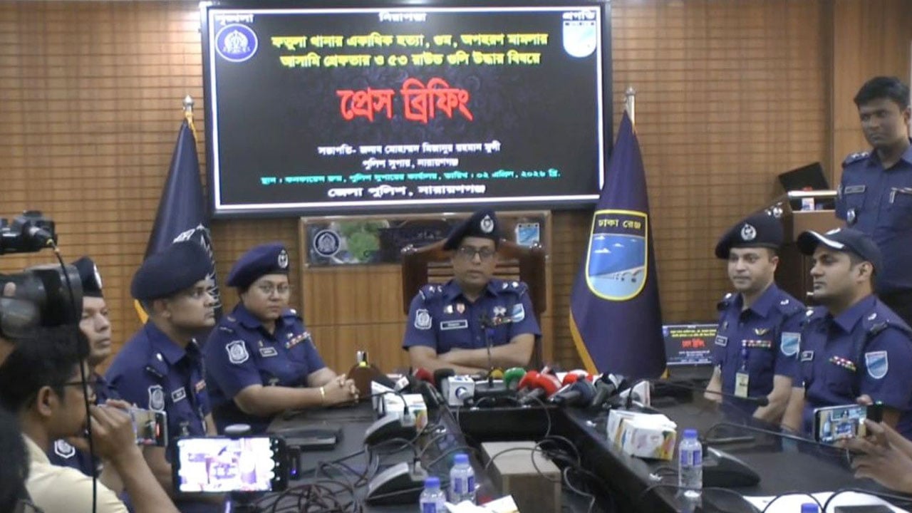 নারায়ণগঞ্জে ছেলেসহ রাজ্জাক বাহিনীর প্রধান গ্রেপ্তার