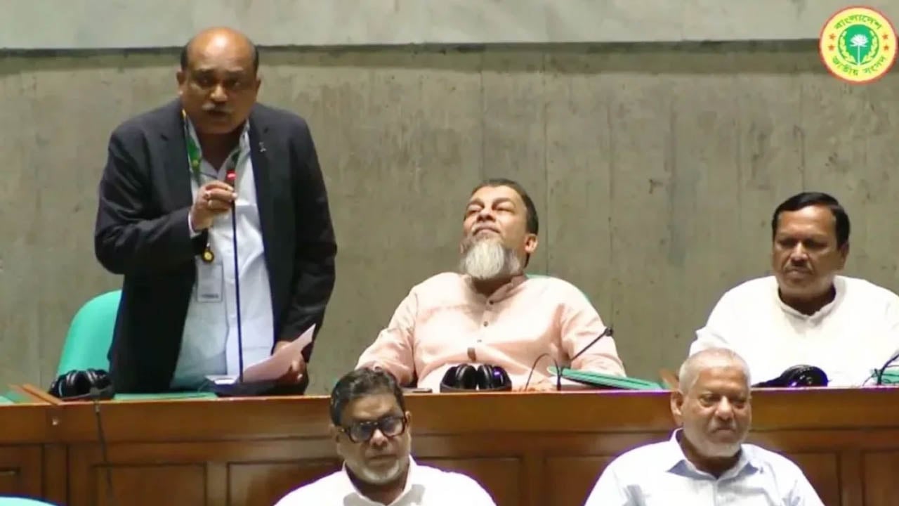 মদ খাইতেও লাইসেন্স লাগে, এটা কোন দেশের আইন জানি না: স্বতন্ত্র এমপি শেখ মুজিব