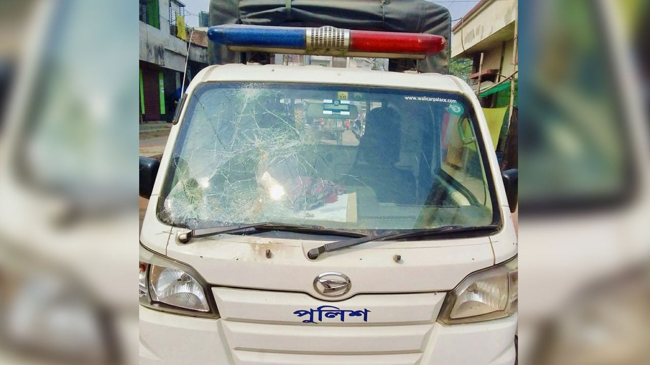 লাশ উদ্ধারে গিয়ে স্থানীয়দের হামলার শিকার পুলিশ