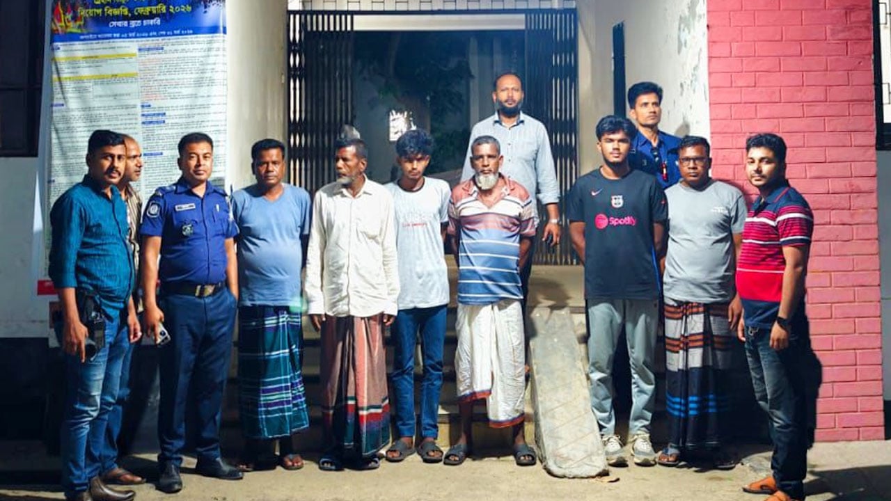 কোটালীপাড়ায় হাসপাতালে ঢুকে যুবককে কুপিয়ে জখম, গ্রেপ্তার ৬