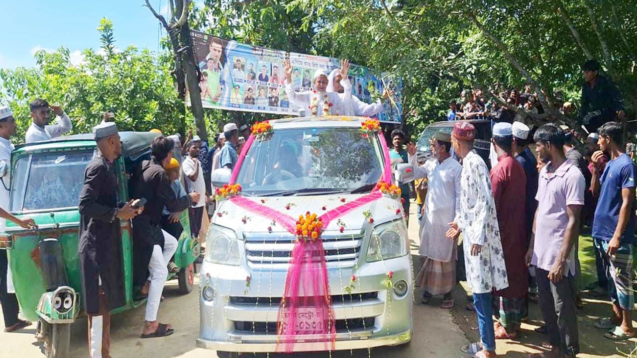 ২৩ বছরের সেবার স্বীকৃতি, রাজকীয় বিদায় পেলেন মুয়াজ্জিন গোলাম কবির