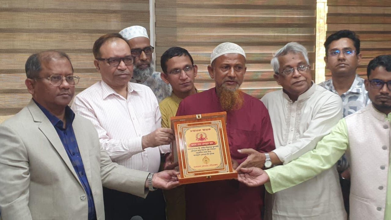 রেল ও যাত্রী নিরাপত্তায় অসামান্য অবদানের স্বীকৃতিতে পুরস্কৃত করল রেলওয়ে