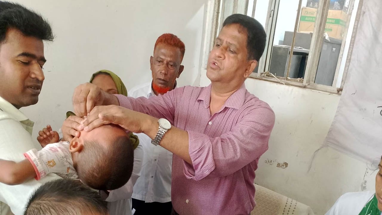 ৮ টার ক্যাম্পেইন সাড়ে ৯টায় শুরু করলেন কুমেক পরিচালক