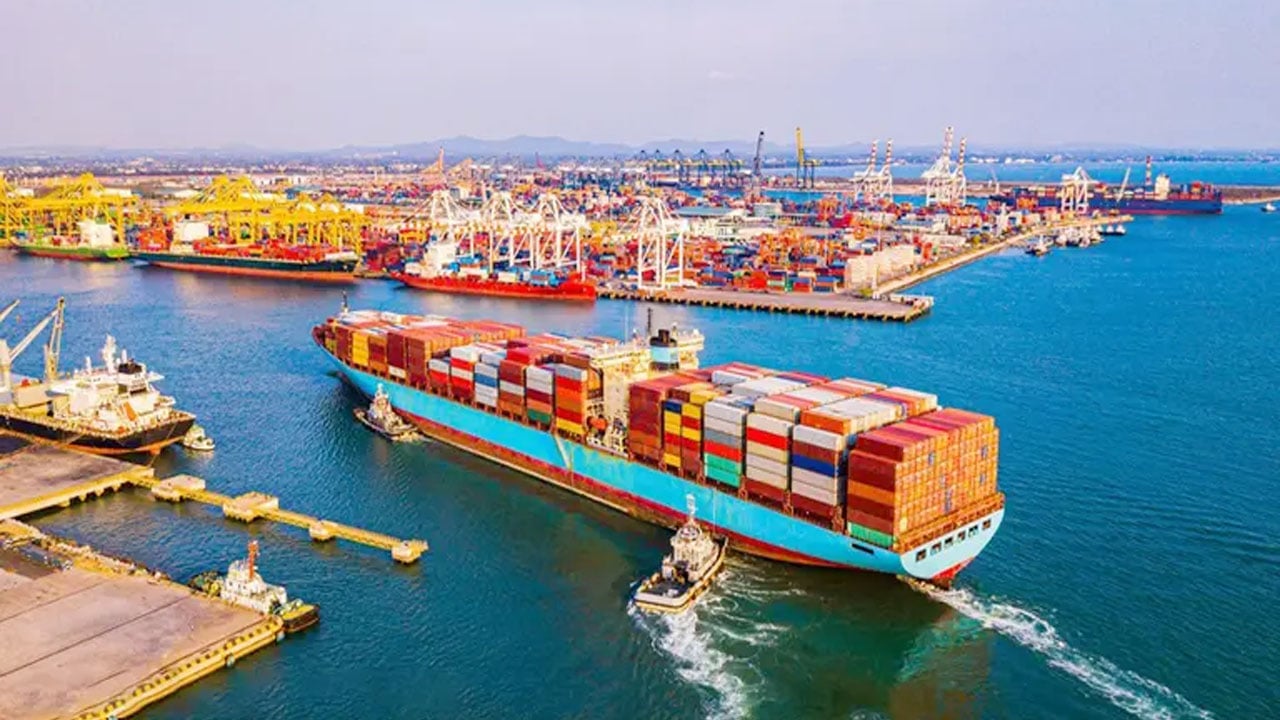 এবার আমদানি-রপ্তানি বাণিজ্যেও যুদ্ধের ঢেউ