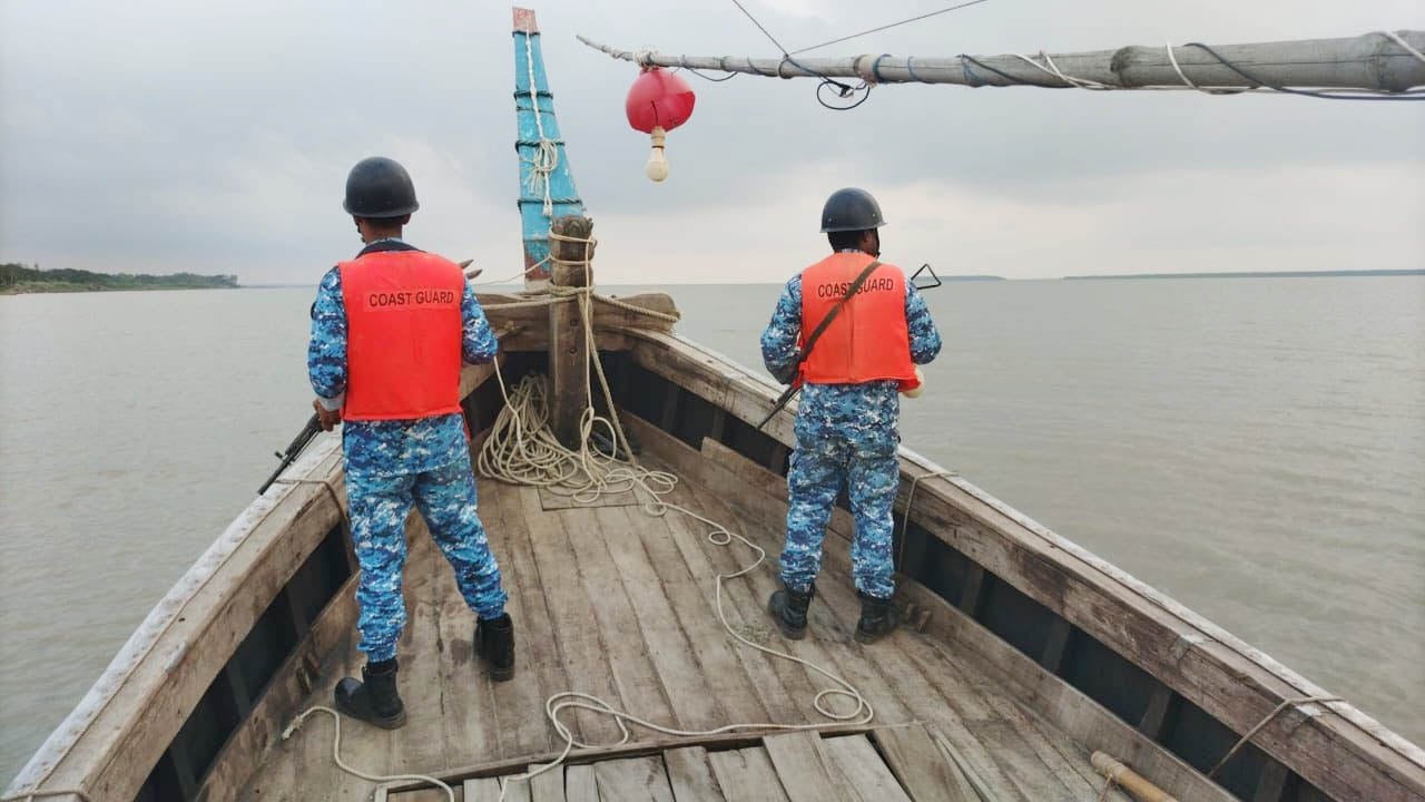 জেলে বাবার জন্য খাবার নিয়ে গিয়ে মেঘনায় তলিয়ে গেল শিশু