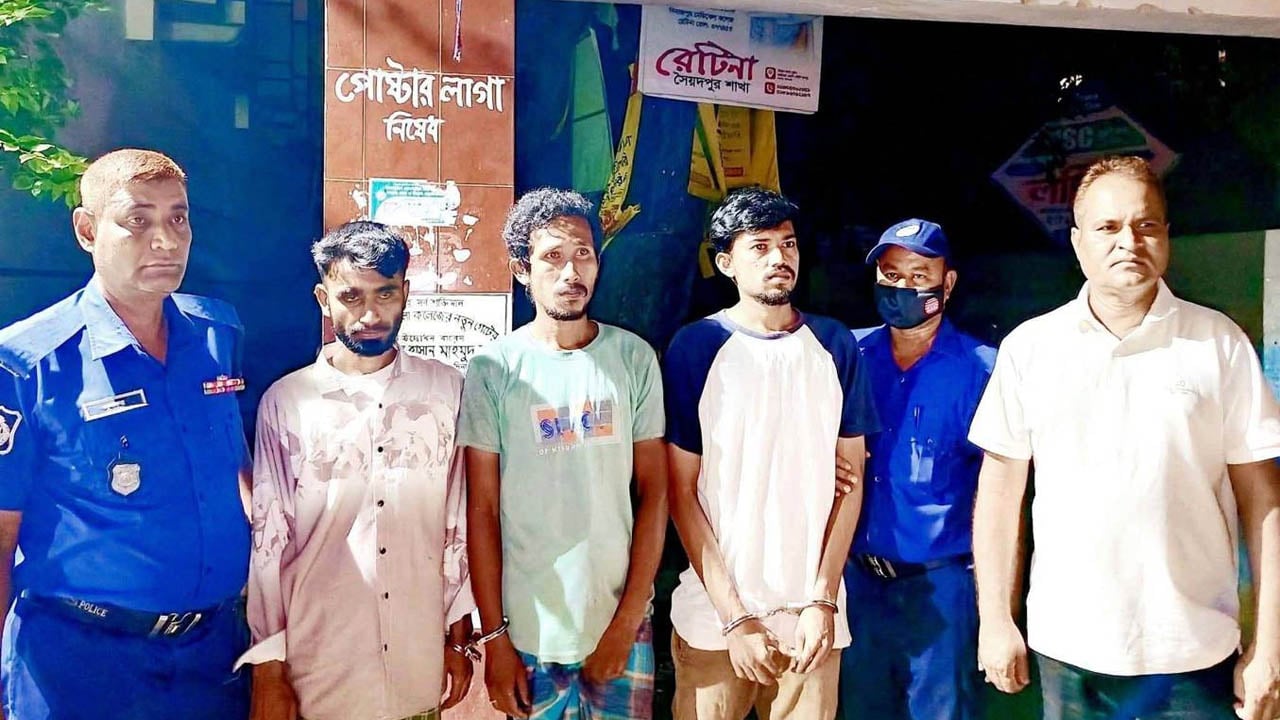 চিরিরবন্দরে ৩ মাদকসেবীকে ভ্রাম্যমাণ আদালতের কারাদণ্ড