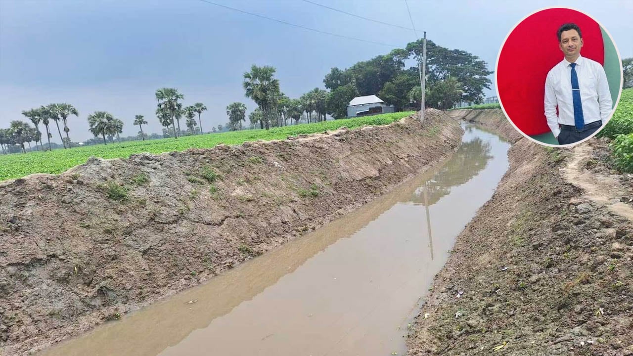 খাল খনন শেষে অতিরিক্ত টাকা ফেরত দিয়ে প্রশংসায় ভাসছেন ইউএনও