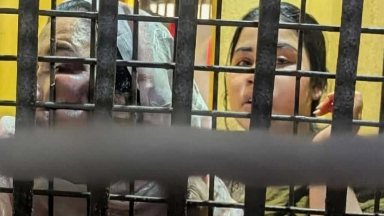 থানায় ঘুষের টাকা ফেরত চাইতে গিয়ে রক্তাক্ত মা-মেয়ে